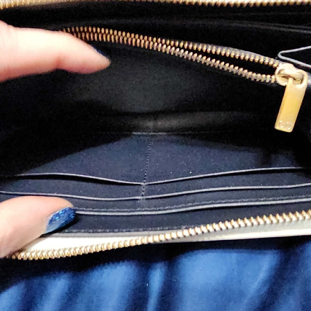 DIOR VIBE VOYAGEUR ZIP AROUND WALLET EUC comes with dustbag - Picture 6 of 10